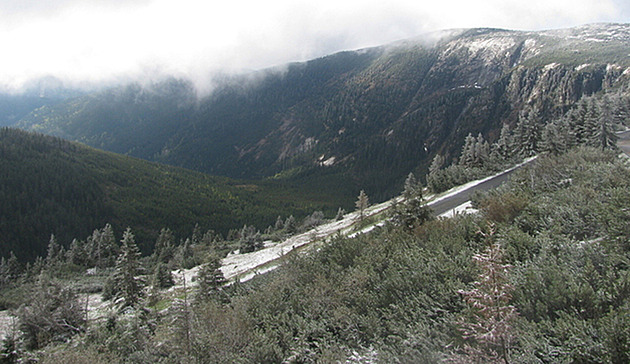 Česko čeká větrný a deštivý týden, na horách napadne až 20 centimetrů sněhu