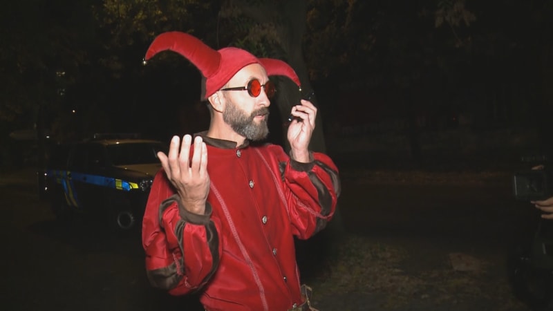 Jsem Ježíš, říká Bůh šašek při výslechu policistům. Příbuzní členů jeho sekty mezitím trpí