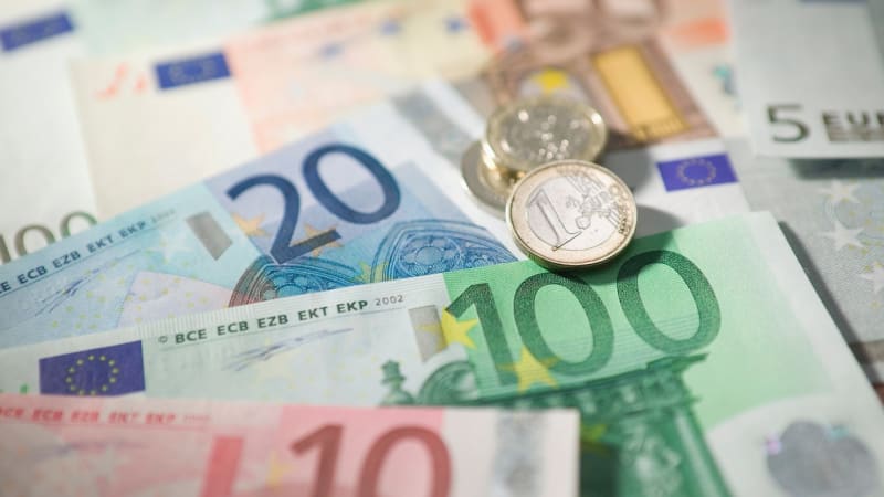 Češi jsou proti euru, ukázal výzkum. Čtvrtina lidí je navíc proti setrvání země v EU