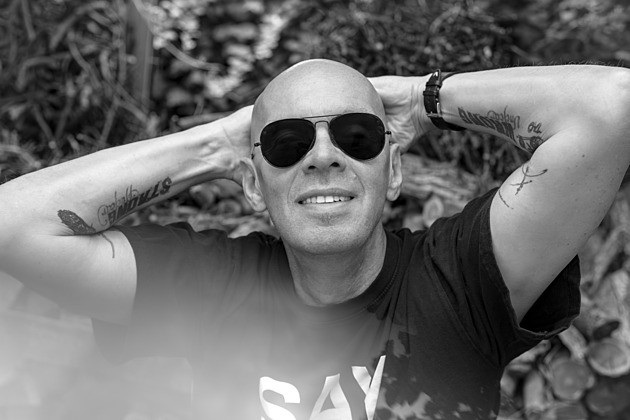 Olda udá kohokoliv. Samir Hauser se v klipu o zrádcích ostře opřel do Klempíře