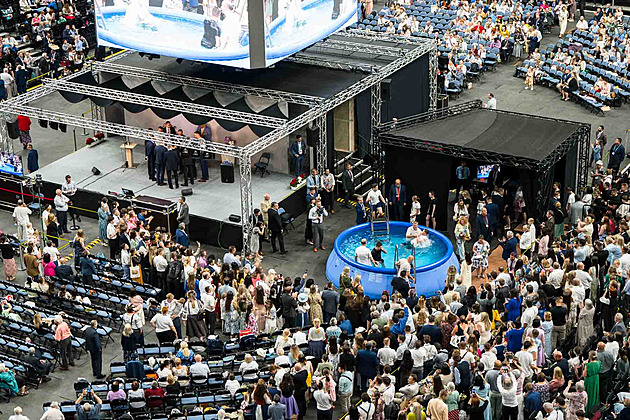 Jehovisté mohou fungovat dál. Při kontrole jim pomohly i tisíce dopisů ministerstvu