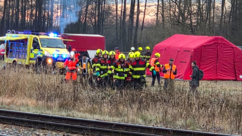 Srážka rychlíku s osobním vlakem na Českobudějovicku: Desítky zraněných, pět těžce