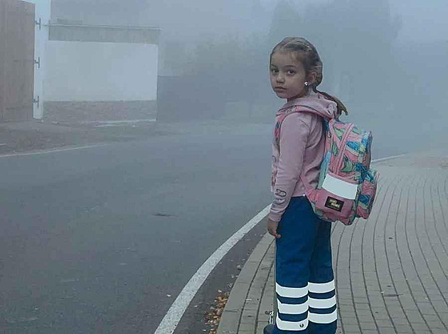 Obce instalují u silnic makety školačky. A funguje to, řidiči zpomalují