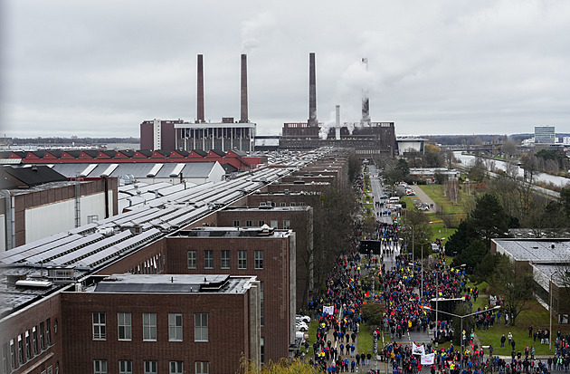 Volkswagenu se nedaří zbavovat zaměstnanců. Dobrovolné odchody váznou