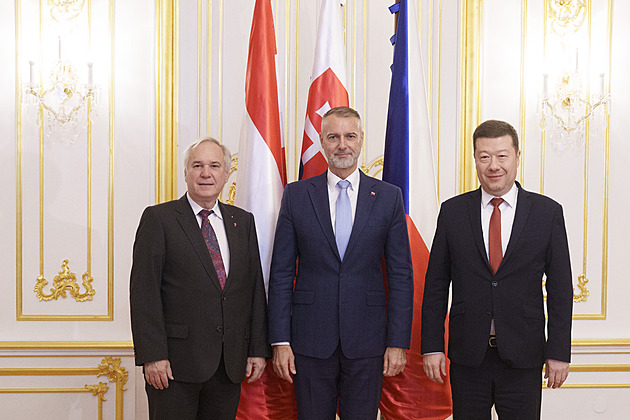 Okamurův druhý den v Bratislavě. Jedná s šéfy parlamentů Slovenska a Rakouska