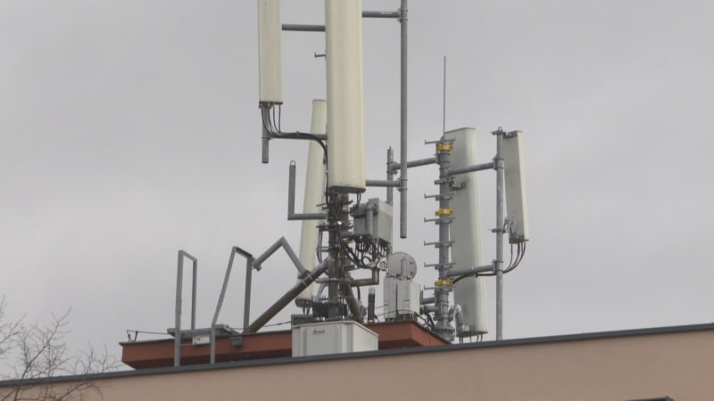 Volat jen na silnici nebo mít dva operátory? Lidé ve výběžku si zoufají, přivolali měřicí vůz