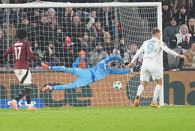 Liberecký gól proti Spartě správně uznán, řekla komise. Na Slavii sudí také bez chyb