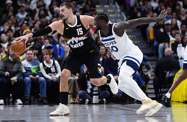 Kolek hrdinou New Yorku, Spurs mají třetí skalp šampionů. Famózní Jokič táhl Denver