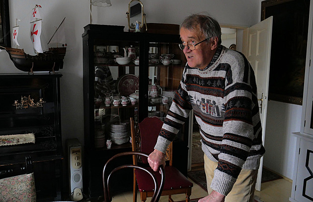 Ředitelka muzea se u nás vyzná lépe než já, směje se manžel sběratelky hraček