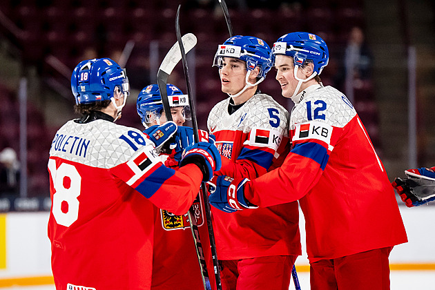 Česko - Lotyšsko 4:2. Junioři se v závěru báli o výhru, ve čtvrtfinále vyzvou Švýcary