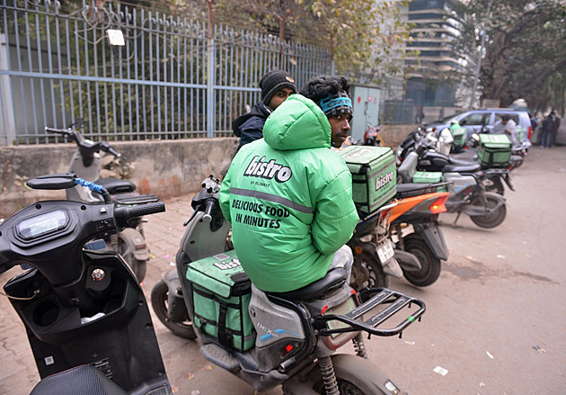 Koruna za objednávku, jízda na červenou. Indičtí kurýři na Silvestra stávkovali
