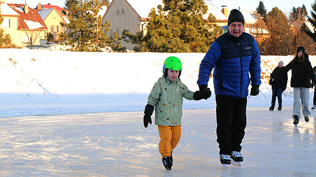 Tam, kde trénovala Sáblíková. Ve Žďáře po letech udělali ledový ovál, lidé jsou nadšení