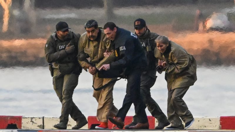 Maduro s manželkou byli zraněni, uvedl ministr Venezuely. Útok si měl vyžádat 100 obětí