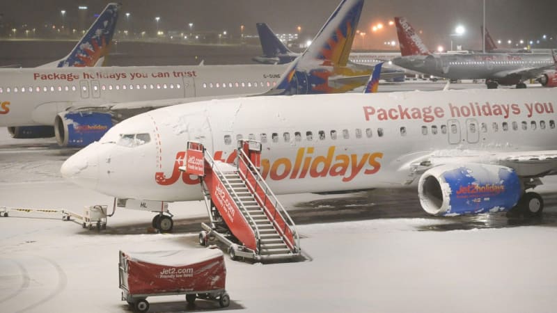 Sněhová bouře řádí v Evropě. Desetitisíce lidí jsou bez proudu, ruší se i lety z Prahy