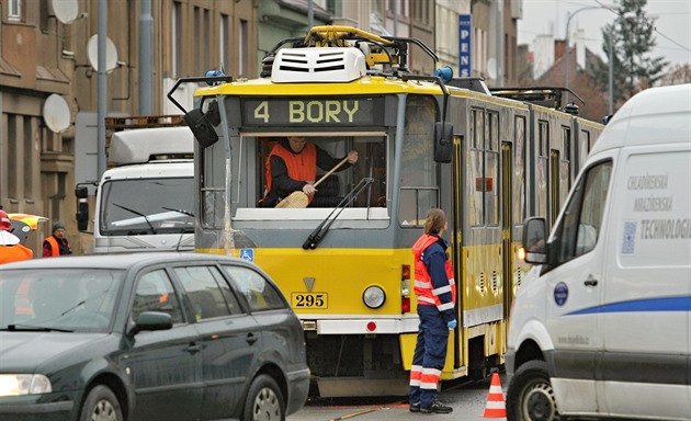 Tramvajačka uvláčela mladíka. Měla ho v kolejišti vidět, přesto do vězení nepůjde
