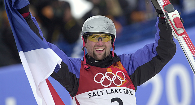 Na helmě máš nedovolené barvy, slyšel Valenta. A pak posunul lidské hranice