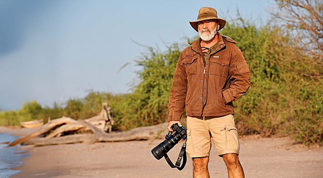 Proč nosí paviáni plínky a co dělat, když vás napadne zuřící slon. Fotograf vypráví