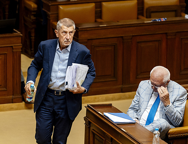 Poslanci začnou jednat o důvěře vládě, Babiš zamíří za poslanci SPD