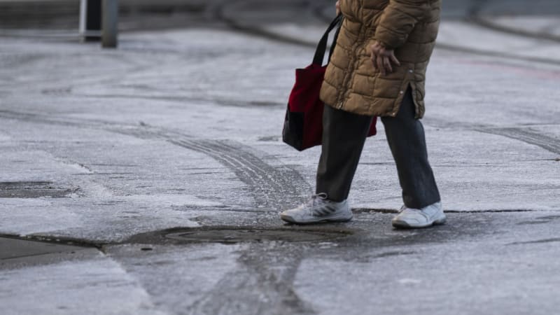 Bude to klouzat, pozor. Ledovku rychle střídá námraza: RADAR ukazuje, kde nazout pořádné boty
