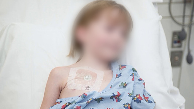 Matka nemocnému dítěti zákeřně otrávila krev, nízký trest soud změnit nemohl