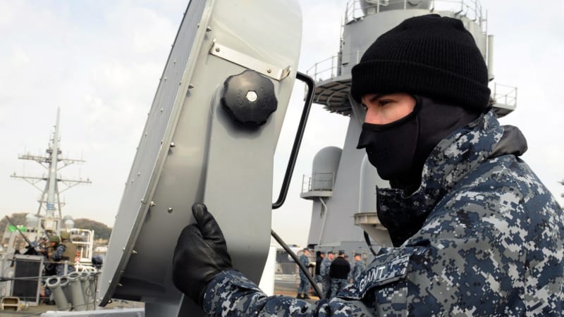 Srbové na psech testovali zvuková děla. Pomáhali jim ruští špioni, zjistilo Politico