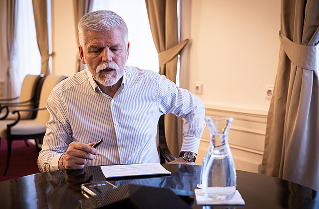 Sobectví, kritizuje Pavel vládu za to, že nechce prodat letadla Ukrajině