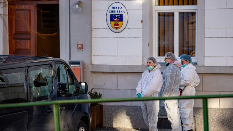 Postřelený starosta z Chřibské: Útočník nejprve pálil z okna domu, trefil mě dvakrát