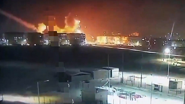 VIDEO: Rusům selhala protivzdušná obrana, raketou si trefili vlastní panelák