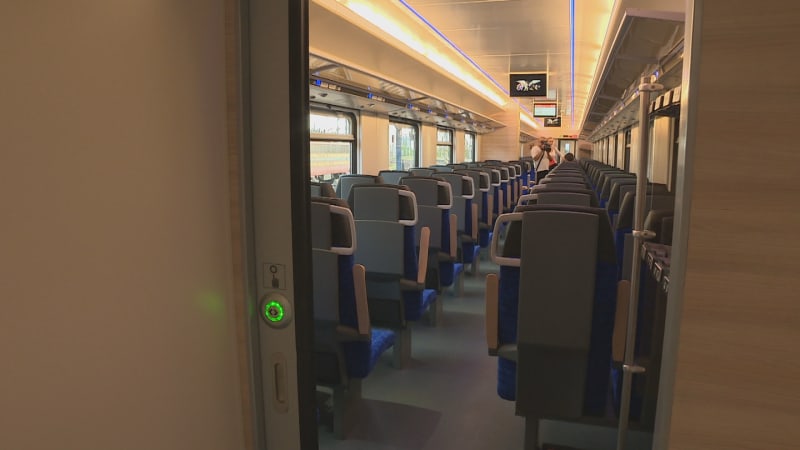 Dva mladíci ve vlaku u Bratislavy zmlátili ženu kvůli psovi. Cestující jen nečinně přihlíželi