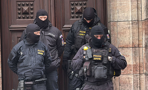 V kauze řidičáků figurují hlavně zkušební komisaři, po razii nepřišli do práce