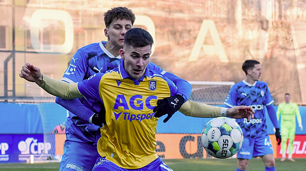 Ředitel Teplic šel do kotle a podpisem na šálu zpečetil sázku o Zlatana