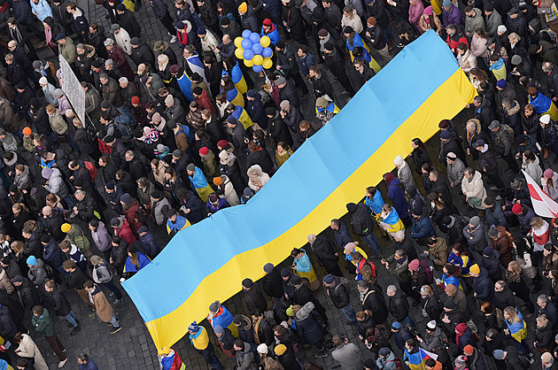 Postoj Čechů k ukrajinským uprchlíkům se zlepšil, uvádí průzkum. Pomoc je rozděluje