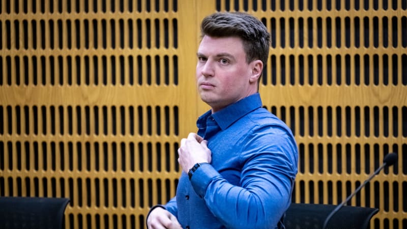 Smetl matku s kočárkem, zemřela. Řidič Porsche o svých mdlobách věděl, zaznělo u soudu v Praze