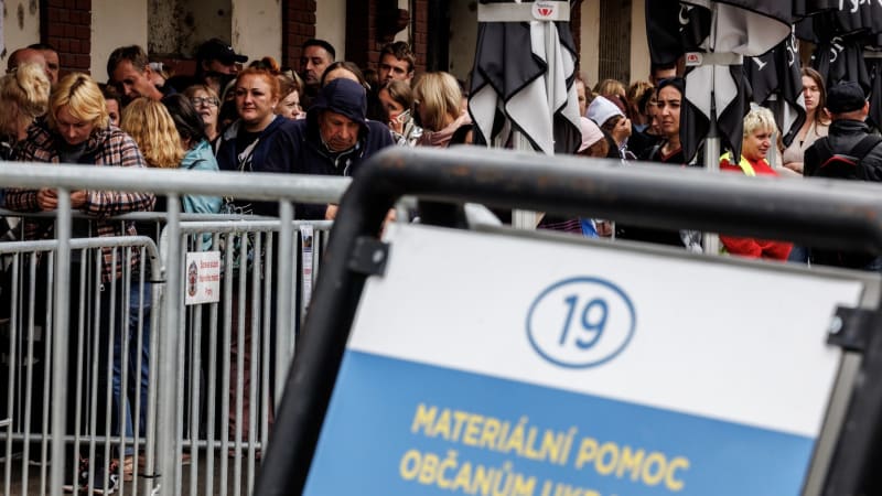 Více pracujících, méně dávek. Výdaje na pomoc Ukrajincům i tak vzrostly, na vině je jedna změna