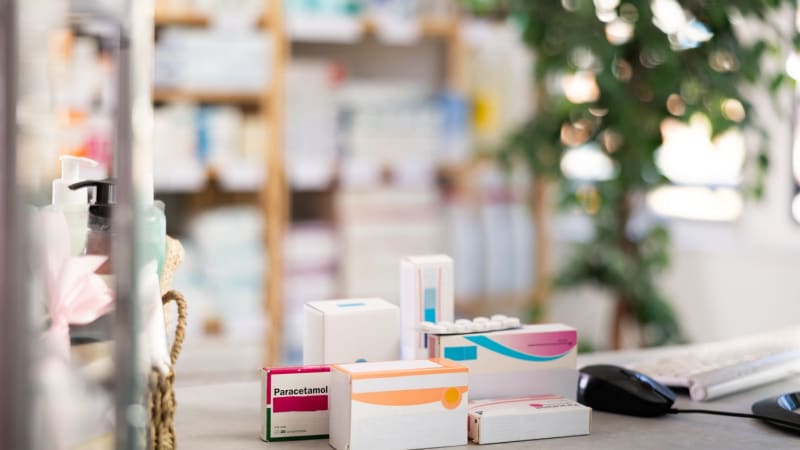 Rozsáhlý „zátah“ na vadná léčiva: Z trhu mizí populární mast a další. Nemáte je doma?