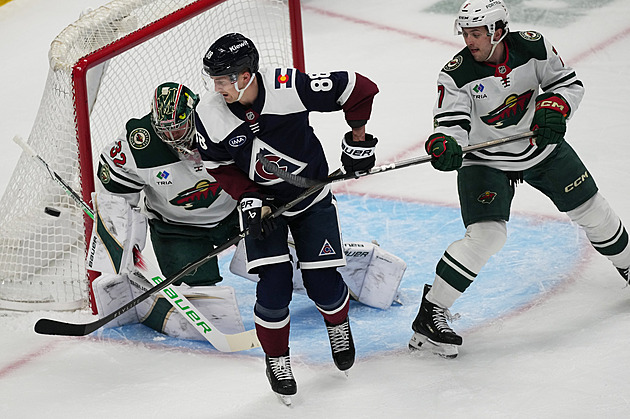 Nečas útočí na maxima, dožene Pastrňáka? Brankář soupeře zvracel a musel střídat