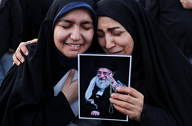 Proč útočily tak nezvykle ráno? USA a Izrael změnily čas úderu na Chameneího díky CIA