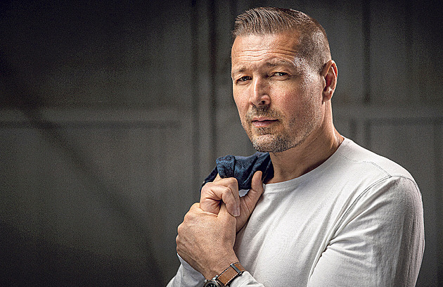 Neví, kolik má. Neví, kolik dluží. Jákl o tom, proč je Rourke na ulici i průlomu v Americe