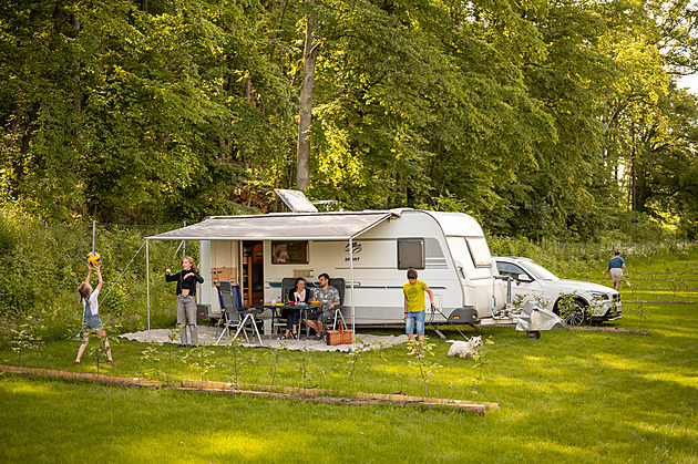 Válka mění turistům plány. Šest z deseti Čechů zůstane v létě doma, ukázal průzkum