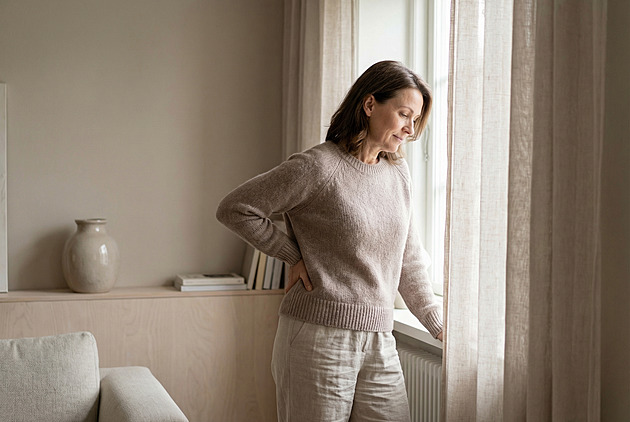Kosti se mění už po třicítce. Jak poznat tichý úbytek a co dělat, aby vás nezradily?