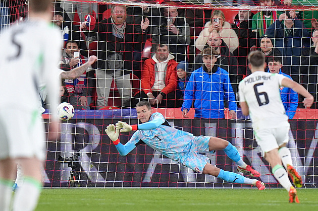 ONLINE: Česko - Irsko 1:2, po vlastním gólu Kováře snížení z penalty, jásá Schick