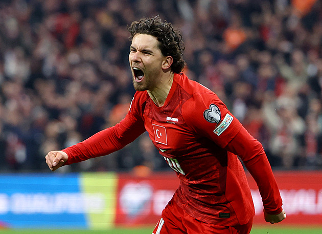 Fotbalisté Turecka zdolali v baráži Rumuny a přiblížili se k účasti na mistrovství světa