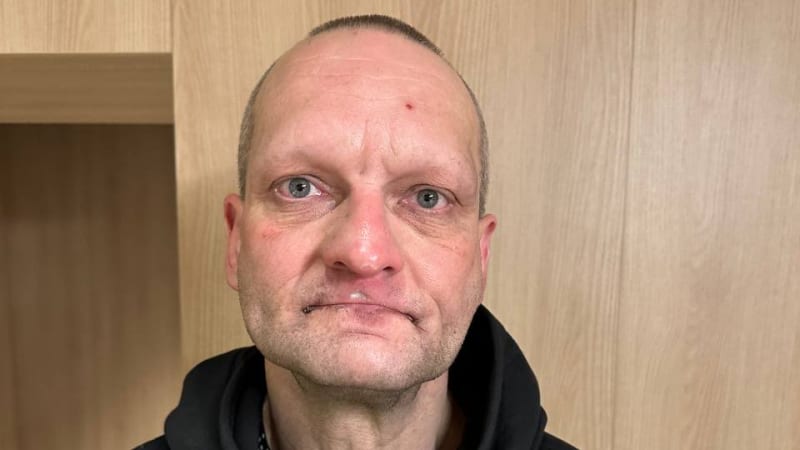 Podezřelý z vraždy na útěku: Policie ho hledá kvůli požáru. Nesnažte se ho zadržet, varuje