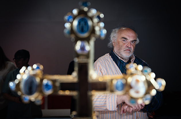 Poklad z katedrály, holokaust i odsun. Na Hradě začíná výstava plná příběhů