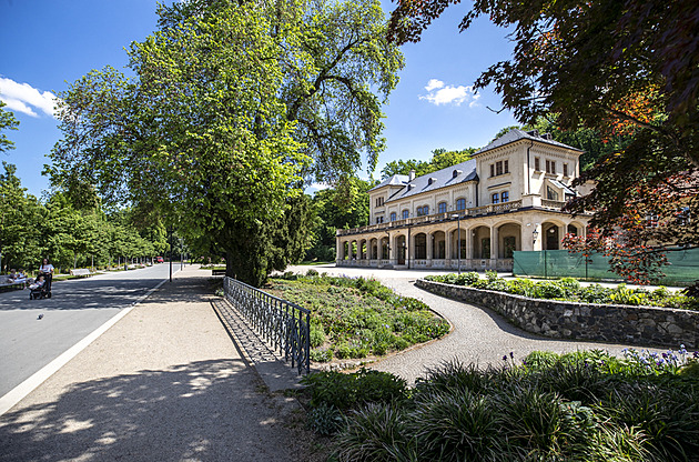 Šlechtovka, kulisa za miliony. Oprava se dál táhne, místní mluví o ostudě