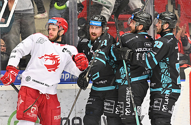 Vary naštval faul na Tomka, kapitán se čílil: Sekera jako kráva, má půlku prstu pryč