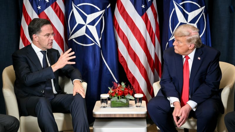 Trump bude jednat o možnosti odchodu z NATO, uvedl Bílý dům. Sejde se kvůli tomu s Ruttem