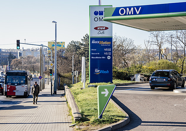 Ceny paliv se zklidní, výraznější zlevnění ale zatím čekat nelze, míní analytici