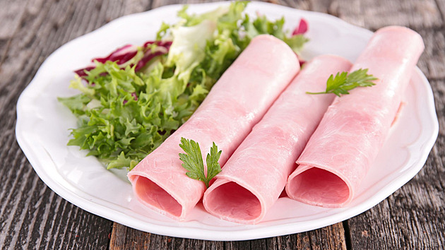 Co opravdu jíte v šunce a možná to jíst nechcete? Jak vybrat tu nejlepší šunku na váš rohlík?