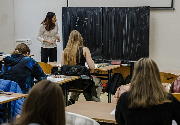 Deváťáci píšou přijímačky. Některé úlohy nás překvapily, něco jsme tipli, líčí dojmy